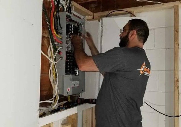 electrician for electrical panel replacement